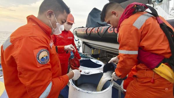 菲律宾计划吸走沉没油轮上的石油，以避免“环境灾难”